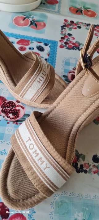 Sandalias cuña Tommy Hilfiger beige