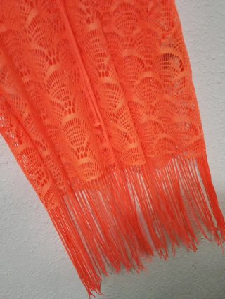 Pareo naranja con flecos y pompones