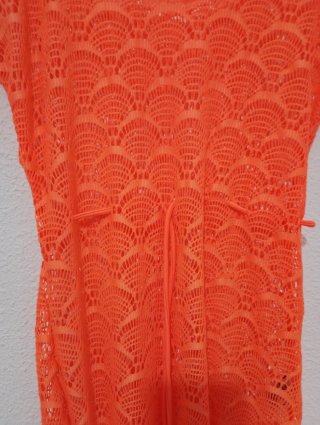 Pareo naranja con flecos y pompones