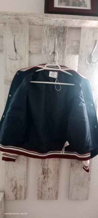 Chaqueta estilo universitario Hello Kitty 10-11