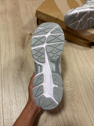 Zapatillas Asics NYC Plata y Blanco