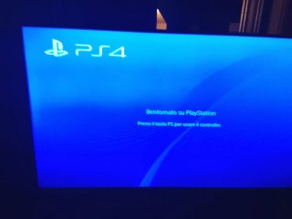 PS4 Slim + FIFA 20 + Controller