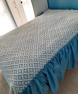 Colcha crochet cama 1.50 azul/blanco
