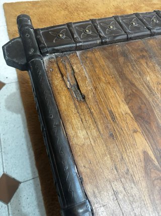 Tavolo da centro in legno antico indiano