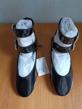 Zapatos planos Zara negros con pulsera