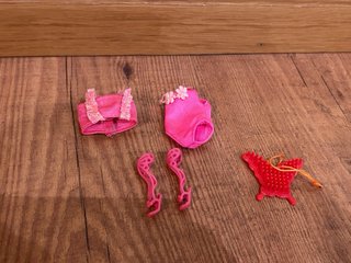 Muñeca bailarina con vestidos, accesorios, zapatos