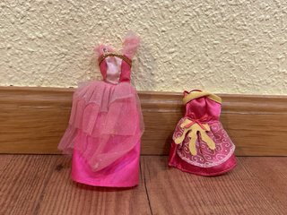 Muñeca bailarina con vestidos, accesorios, zapatos