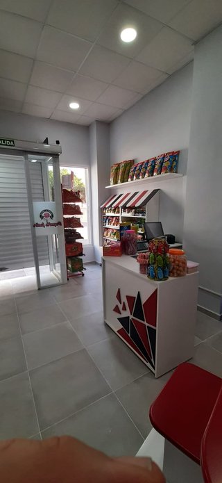 Mobiliario Tienda Chuches + Isla de Tren con vagón