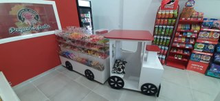 Mobiliario Tienda Chuches + Isla de Tren con vagón