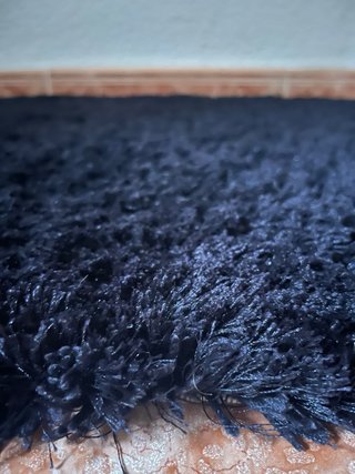 Alfombra negra de pelo largo