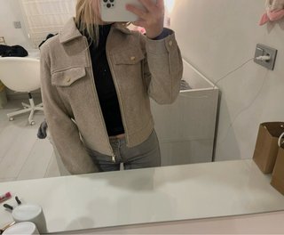 Chaqueta beige y dorada