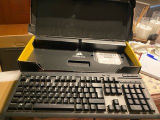 Teclado Gaming Corsair K68 RGB Mecánico
