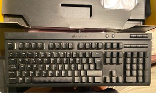 Teclado Gaming Corsair K68 RGB Mecánico