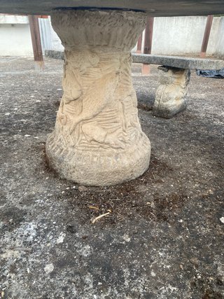Mesa y bancos de piedra patio