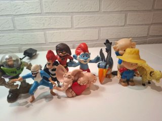 Figuras de colección variadas