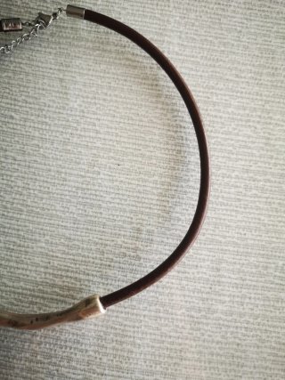 Collar cuero