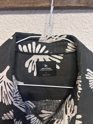 Camisa Hawaiana Rip Curl Negra Estampada
