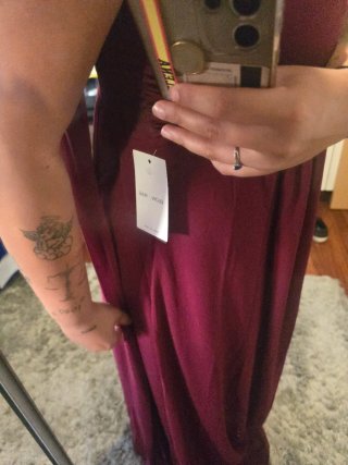 SIN ESTRENAR Vestido invitada con moderna capa tul