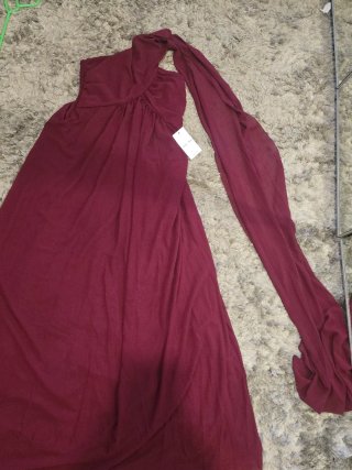SIN ESTRENAR Vestido invitada con moderna capa tul