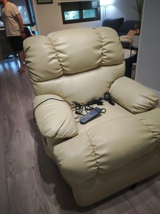 Sillón reclinable y masajeador beige