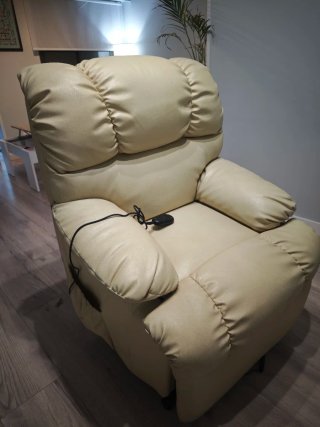 Sillón reclinable y masajeador beige