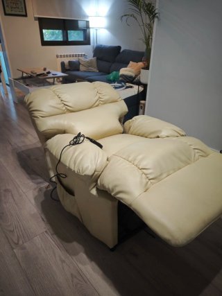 Sillón reclinable y masajeador beige