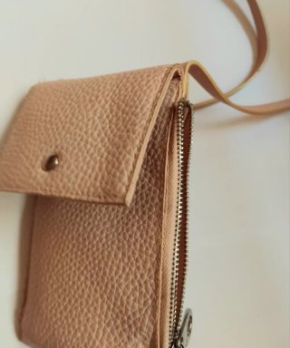 Bolso bandolera Stradivarius rosa claro