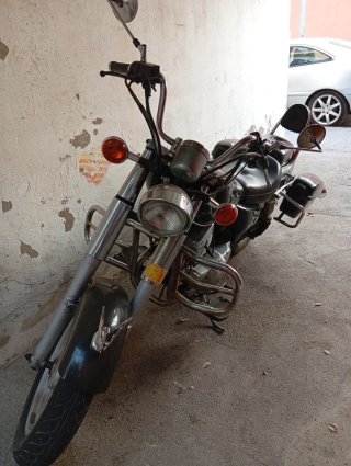 Moto Cruiser Aiyumo Negra y Plata