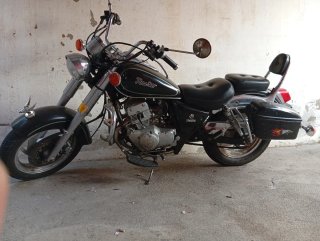 Moto Cruiser Aiyumo Negra y Plata