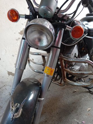 Moto Cruiser Aiyumo Negra y Plata