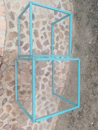 Mesa de centro metálica azul