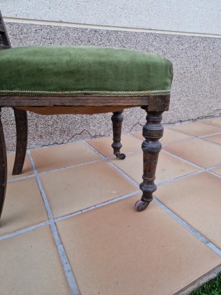 Silla antigua madera y terciopelo verde