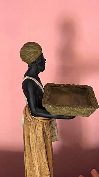 Figura Hombre con Turbante y Cesta