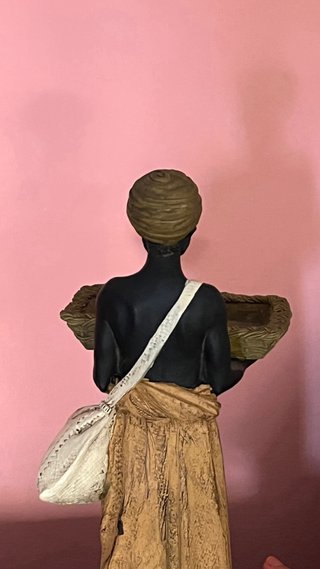 Figura Hombre con Turbante y Cesta