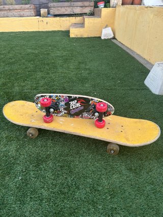 Patinete y 2 monopatines