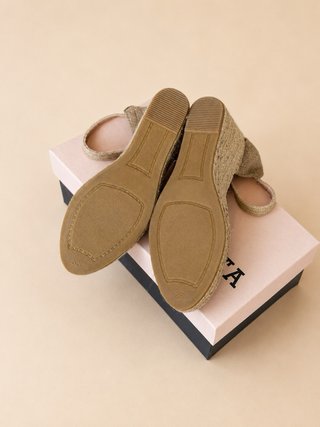 Alpargatas cuña Macarena T38 Beige/Negro