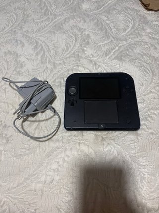 Nintendo 2DS + Cargador en perfecto estado