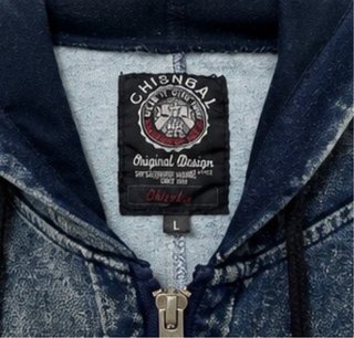 Chaqueta vaquera con capucha y cremallera