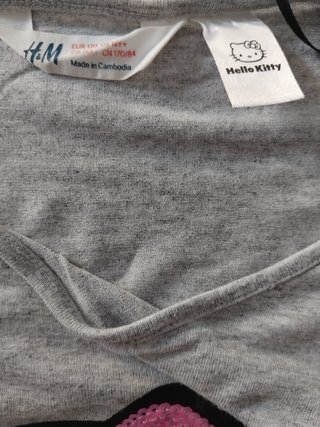 T-shirt Hello Kitty com lantejoulas