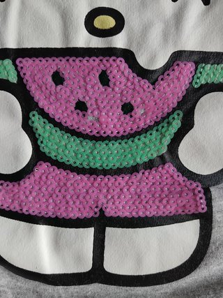 T-shirt Hello Kitty com lantejoulas