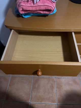 Cómoda de madera con 4 cajones