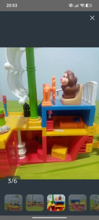 Barco de juguete con figuras