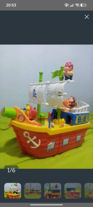 Barco de juguete con figuras