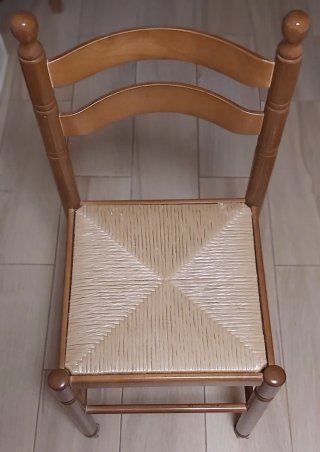 2 Sillas de Madera con Asiento de Rattan. Badajoz.