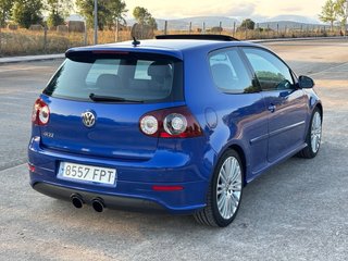 Volkswagen Golf R32