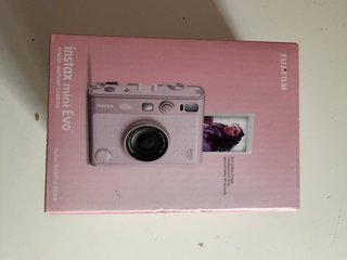 Cámara Instantánea Fujifilm Instax Mini Evo