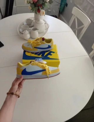 Jordan 1 Travis Scott Azul Amarillo