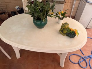 Mesa de terraza ovalada de plástico