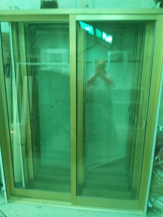 Ventanas correderas de aluminio dorado