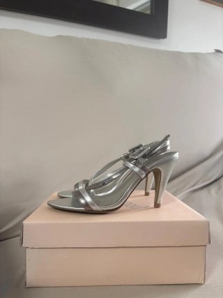 Sandalias de tacón plateadas mujer